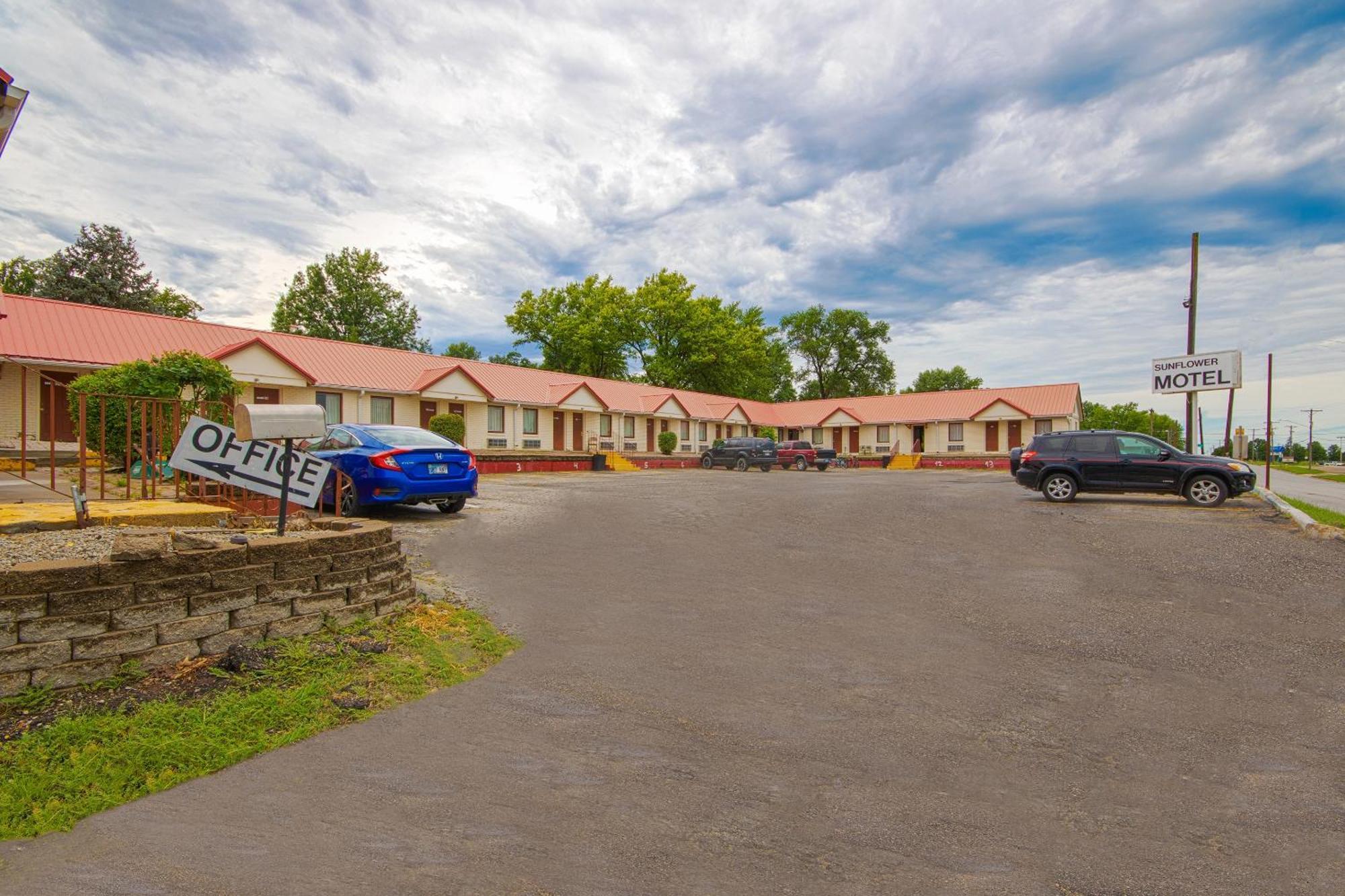 Sunflower Motel Hiawatha By Oyo Экстерьер фото