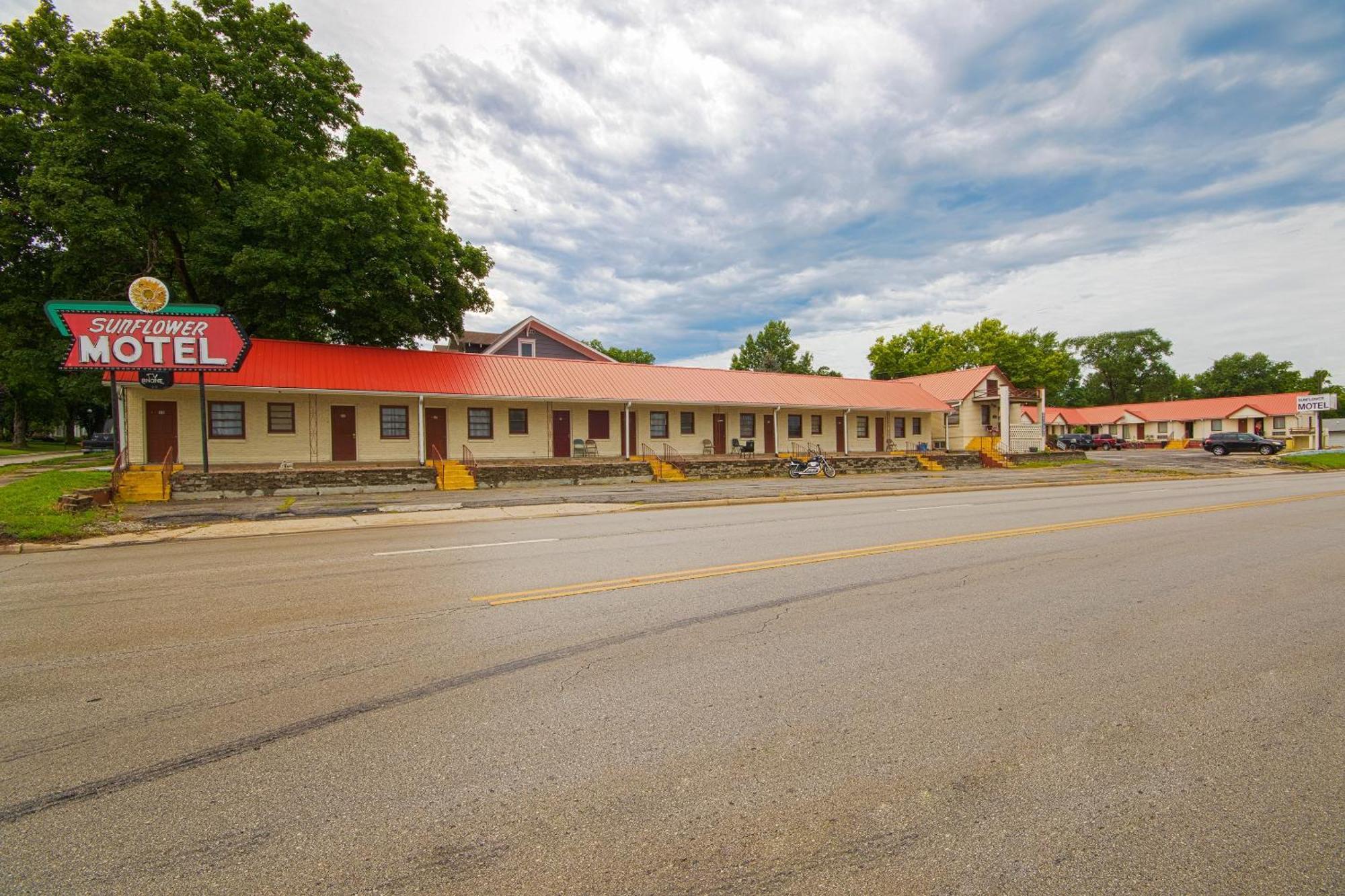 Sunflower Motel Hiawatha By Oyo Экстерьер фото